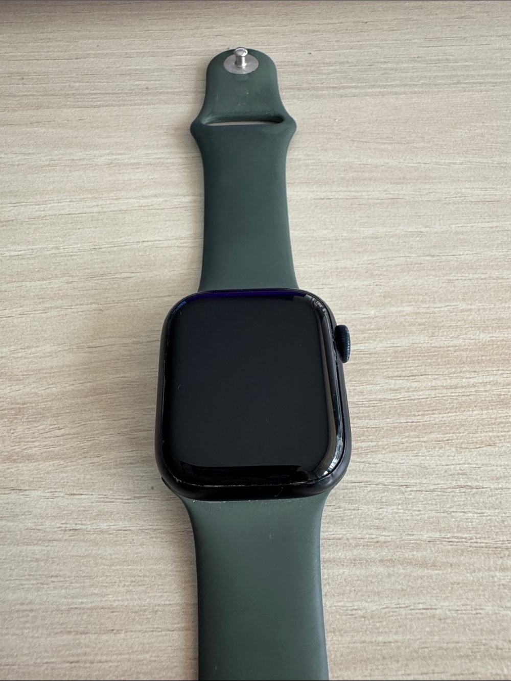 Apple Watch Series 7 GPS with Green Silicone Smartwatch Band - Picture 2 of 8